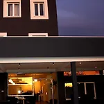 Bed & Breakfast White