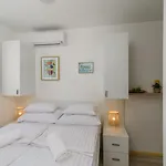 krevet i doručak White 3*