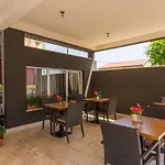 White Bed & Breakfast 3*