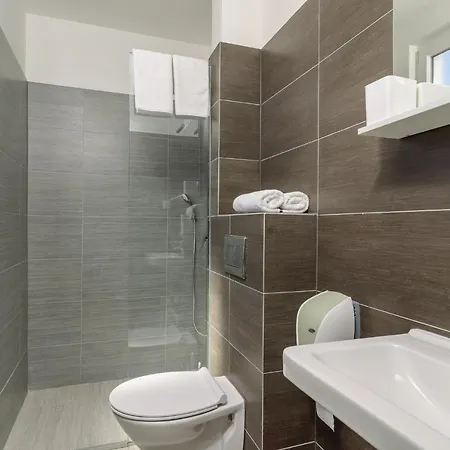 White לינה וארוחת בוקר