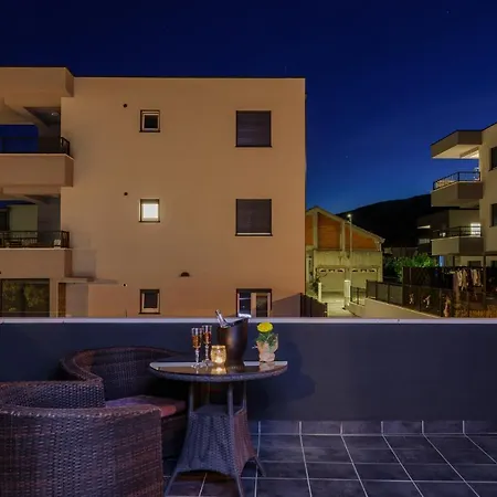 White לינה וארוחת בוקר טרוגיר