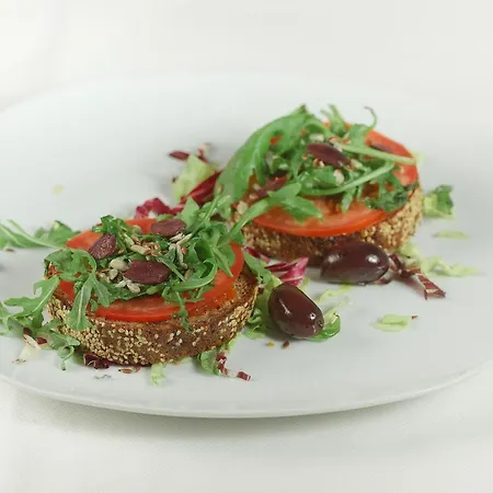 White לינה וארוחת בוקר 3*