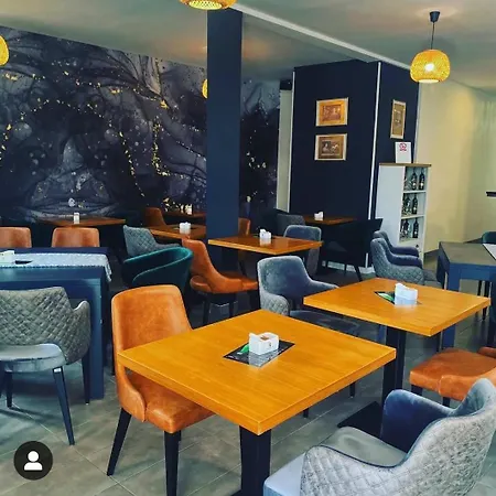 White לינה וארוחת בוקר 3*