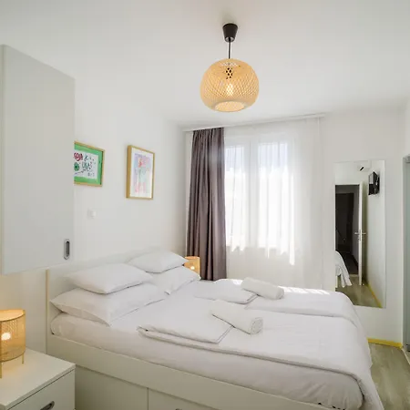 Bed & Breakfast White 3*