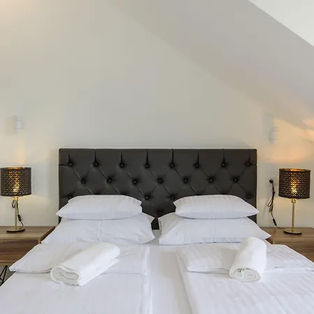 Bed & Breakfast White 3*