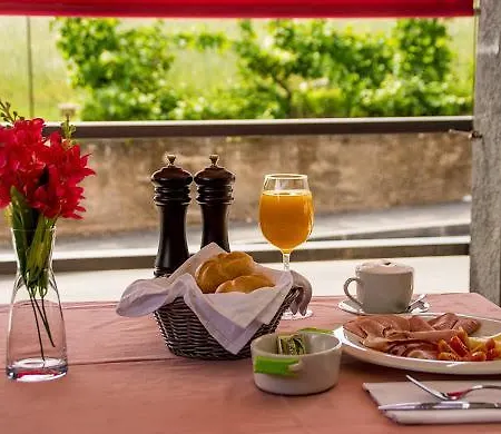 White לינה וארוחת בוקר טרוגיר