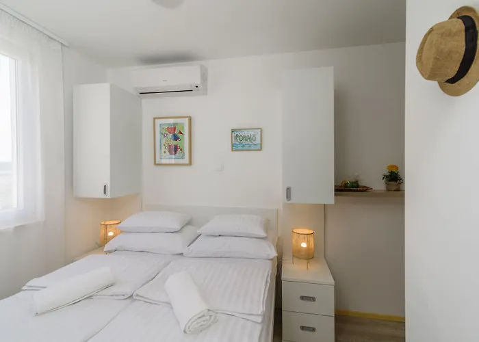 Bed & Breakfast White 3*