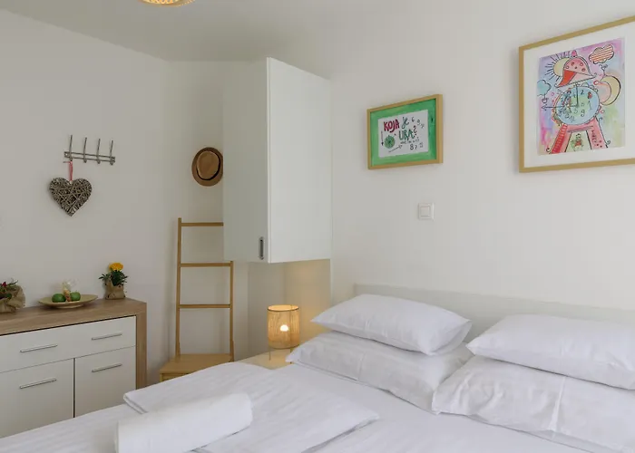 Bed & Breakfast White 3*