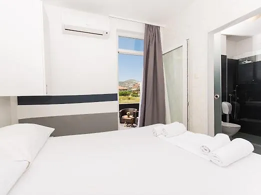 Bed & Breakfast White