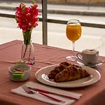 Bed & Breakfast White