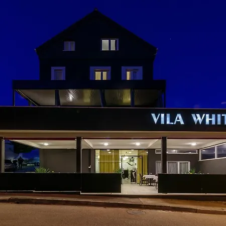 Bed & Breakfast White