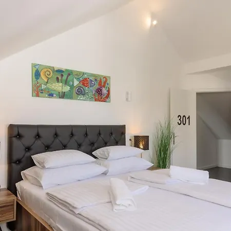 White Alojamento de Acomodação e Pequeno-almoço Trogir