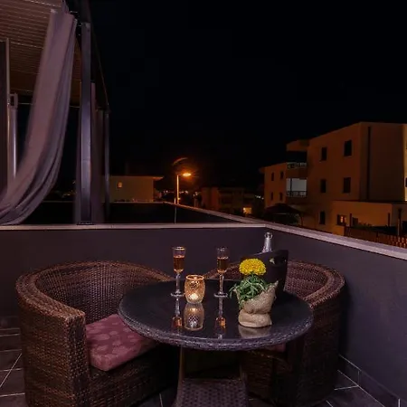 White Alojamento de Acomodação e Pequeno-almoço Trogir