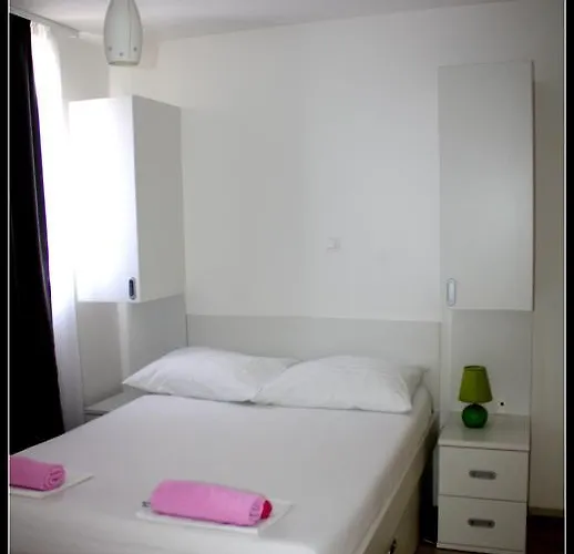 Bed & Breakfast White