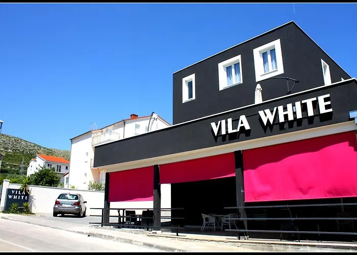 Alojamento de Acomodação e Pequeno-almoço White Trogir