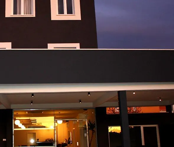 Bed & Breakfast White