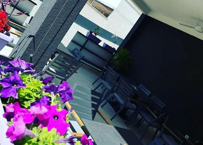 White Alojamento de Acomodação e Pequeno-almoço 3*