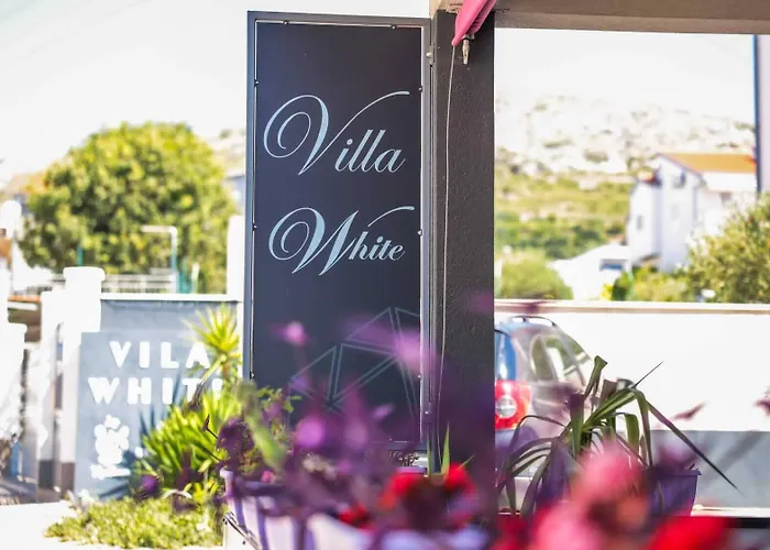 White Alojamento de Acomodação e Pequeno-almoço Trogir