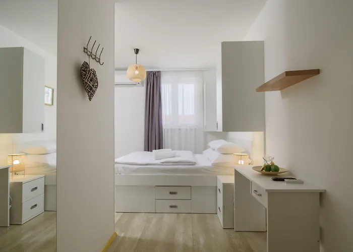 Alojamento de Acomodação e Pequeno-almoço White Trogir