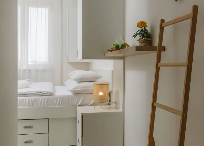 White Alojamento de Acomodação e Pequeno-almoço Trogir