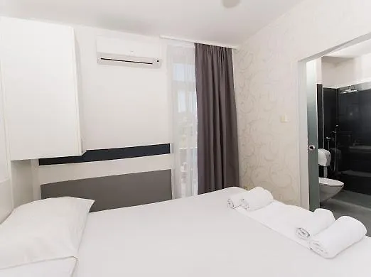 Bed & Breakfast White