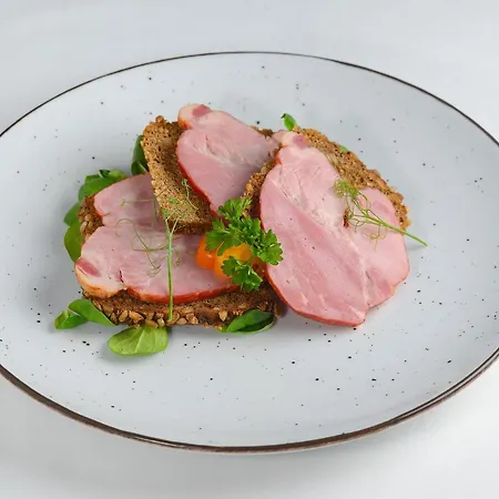 White 3* تروغير